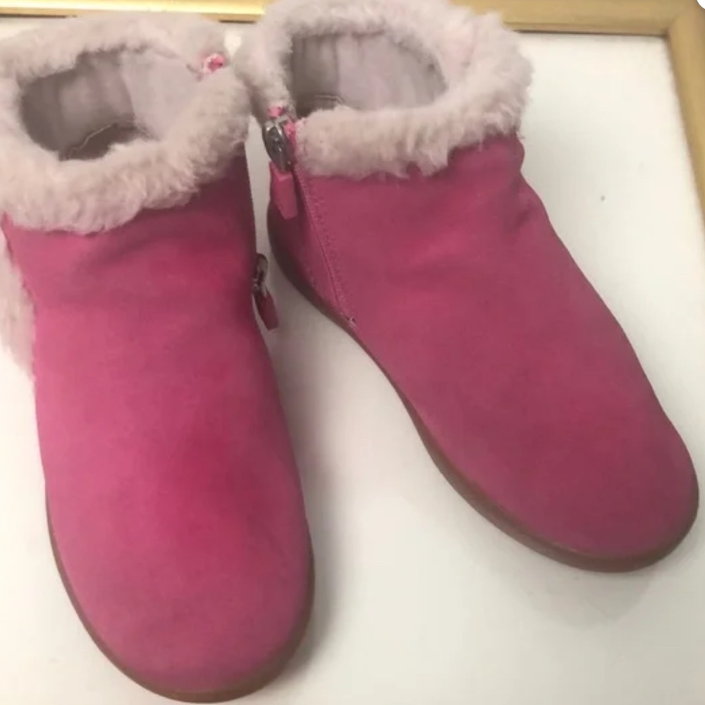 Pink UGG Boots girl size 11 Toddler Pre-loved. Very cute